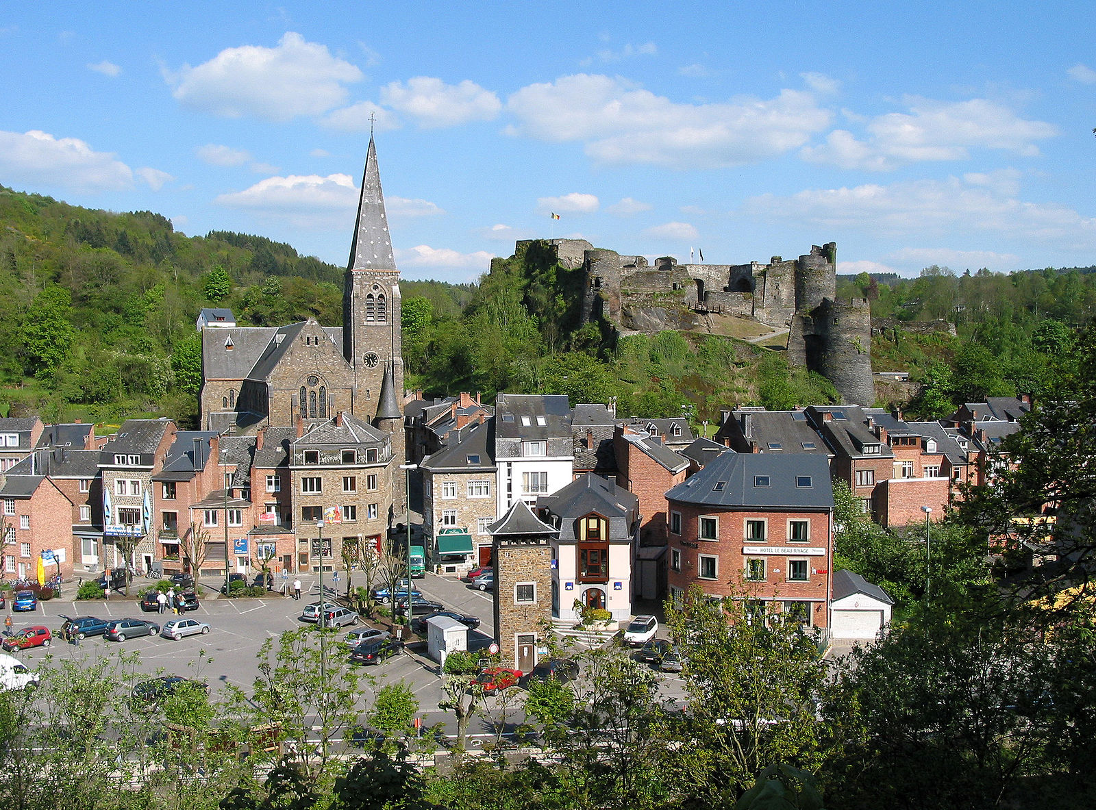 La ville de La Roche-en-Ardenne dans sa vallée